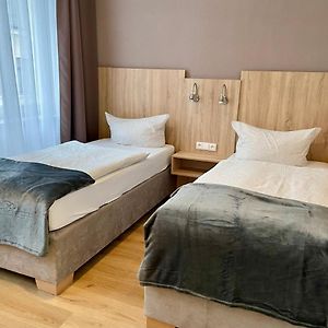 Zimmer mit zwei Einzelbetten